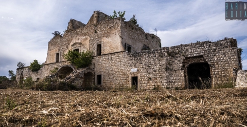 Terlizzi: l'imponente e abbandonata Villa Ilderis, rifugio dei cavalieri diretti in Terrasanta  